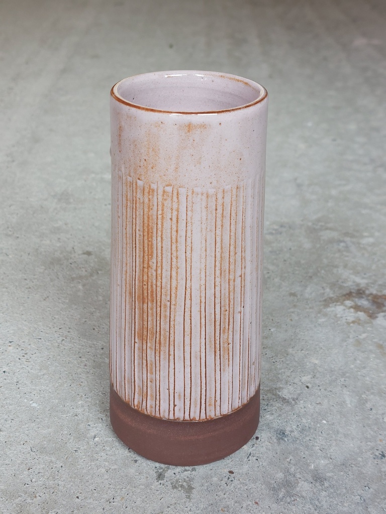 Vaas ingekerfd roze H 15 cm